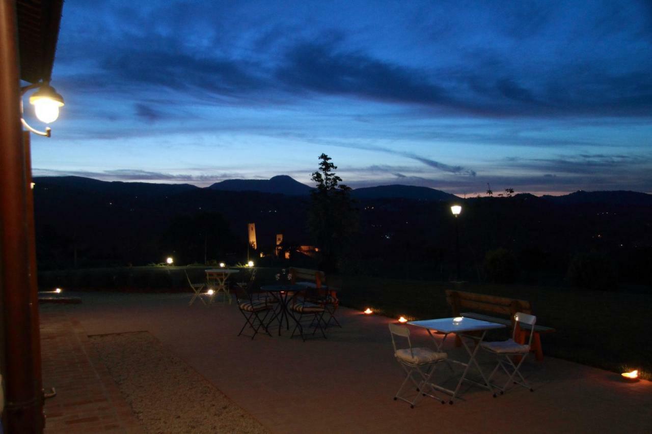Al Castello Villa San Severino Marche Bagian luar foto