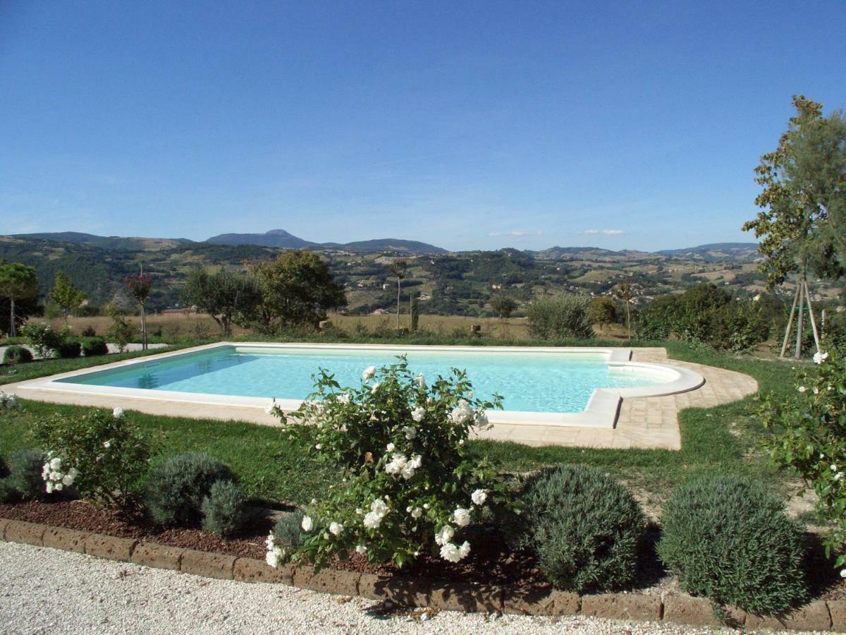 Al Castello Villa San Severino Marche Bagian luar foto