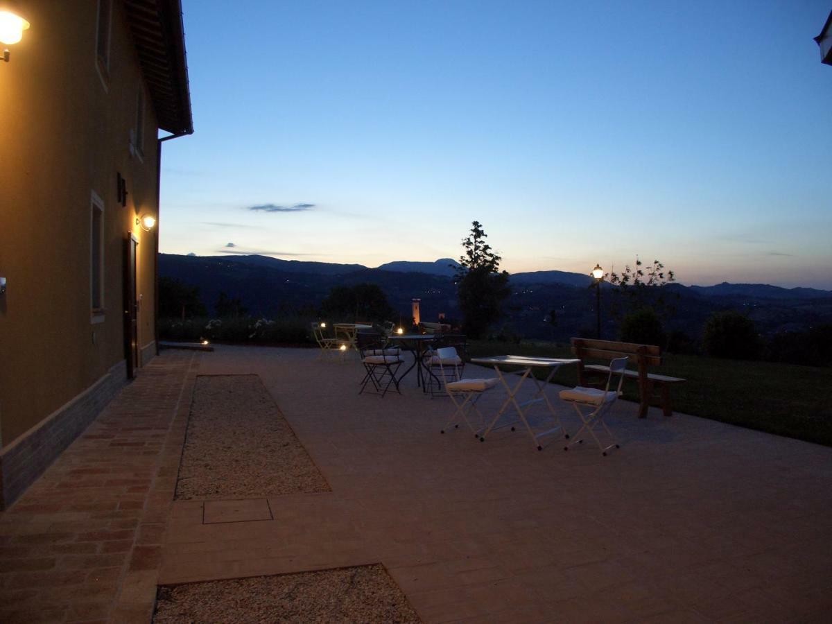 Al Castello Villa San Severino Marche Bagian luar foto